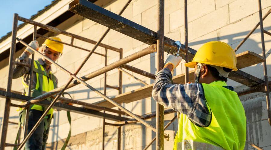 Professional gutter cleaning in Bay Springs, MS